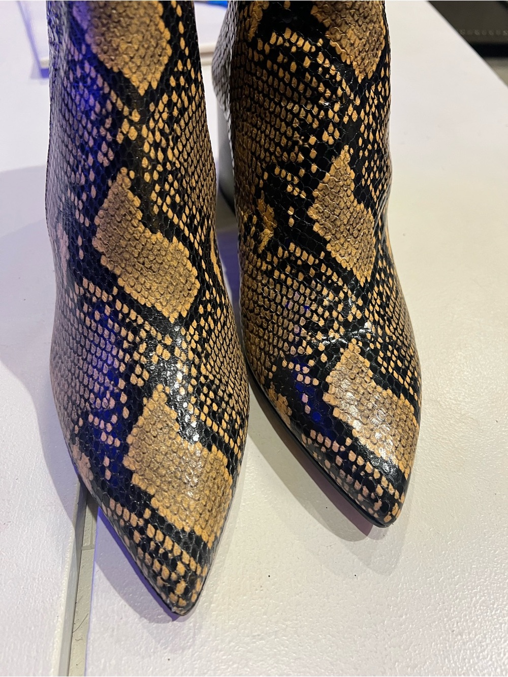 Nomasei snake-print ankle boots featuring a pointed toe and block heel size 41.5 - Picture 7 of 9